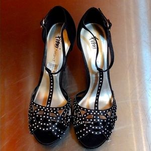 Fioni Night black ankle strap with diamond accents 9 wide 5 in Heel.